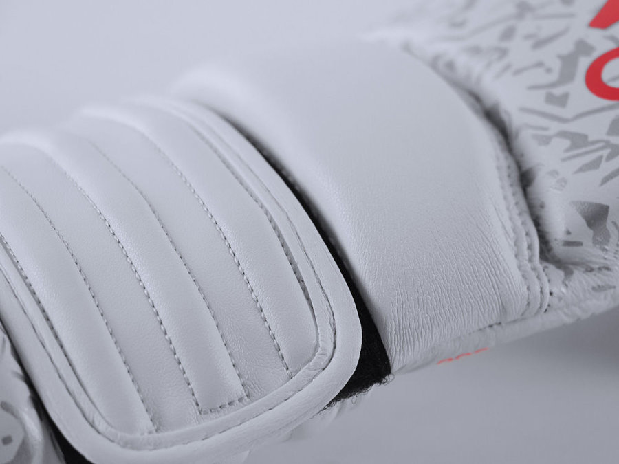 Bílé boxerské rukavice Adidas - velikost 14 oz