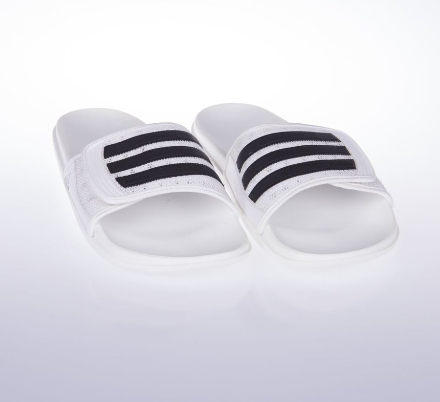 Bílé pantofle Adidas - velikost 44 2/3 EU